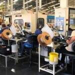 Produção industrial e empregos continuam em queda, segundo pesquisa da CNI