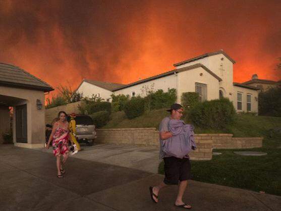 Onda de incêndios já evacuou mais de 80 mil pessoas e atinge quatro estados dos EUA