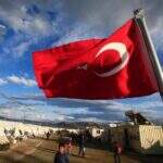Turquia aprofunda incursão na Síria e atrai censura dos EUA por mudar foco da luta