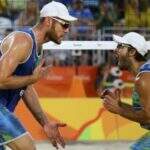 Bruno e Alison ‘salvam’ dia e vão disputar ouro no vôlei de areia