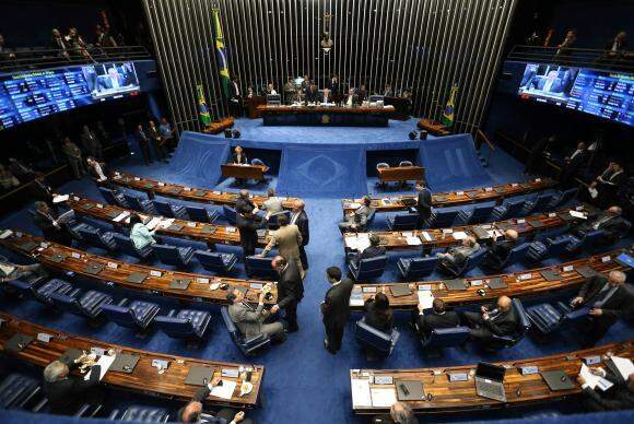 Sessão para votar PEC dos Gastos Públicos começa no Senado