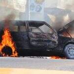 Depois de discussão, mulher coloca fogo no veículo do ex-marido