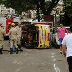 Motorista fura sinal, provoca acidente e veículo é arrastado por metros