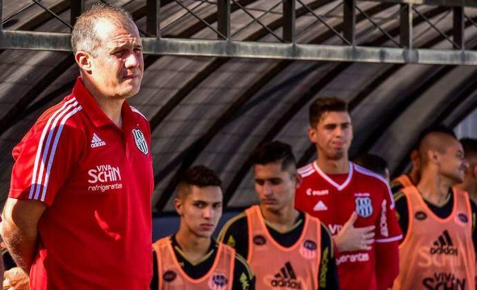 Palmeiras anuncia Eduardo Baptista como novo técnico