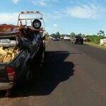 Motorista capota Hilux durante fuga e polícia encontra 1 tonelada de maconha