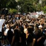 Protesto contra demissão de terceirizados reúne 2 mil pessoas