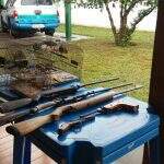 PMA flagra aves silvestres e armas e multa infrator em R$ 3 mil