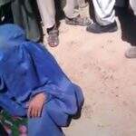 Talibãs decapitam mulher no Afeganistão por negar comida