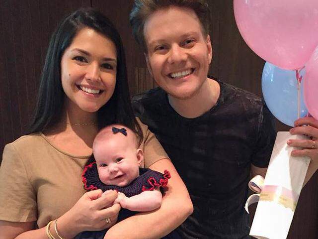 Empolgado com paternidade, Michel Teló divulga registro de ‘4 meses’ de Melinda