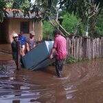 Chuva não para, nível de rio sobe e 43 famílias ficam desalojadas