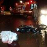 Na contramão, motociclista bate na lateral de caminhão e morre na MS-376