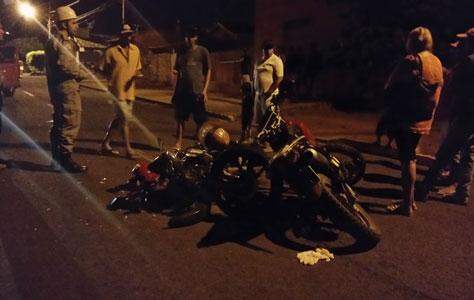 Motociclista embriagado invade pista contrária e colide com outra moto na Capital