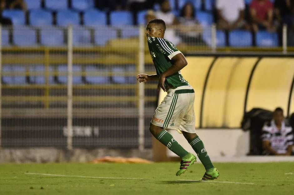 Com golaço de Gabriel Jesus, Palmeiras vence XV por 4 a 1