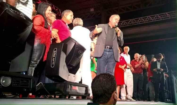 Se precisar, serei candidato a presidente em 2018, diz Lula em festa do PT