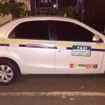 Taxista assaltado aproveita ‘vacilo’ de bandidos, foge correndo e aciona polícia