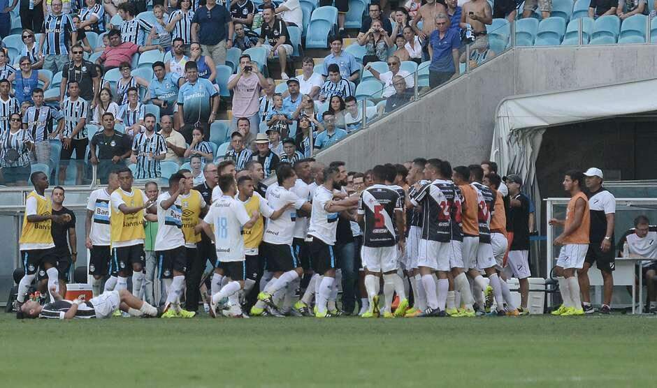 Grêmio e Danubio empatam em amistoso marcado por briga