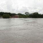 Chuva destrói plantações, interdita estradas e deixa famílias ilhadas