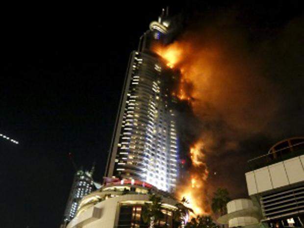 Dubai extingue totalmente incêndio em hotel e investiga causas