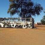 Ônibus que transportava 30 pacientes para a Capital pega fogo e fica destruído