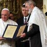 Em sinagoga, Papa clama contra violência em nome de Deus