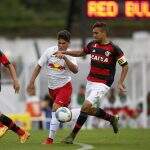 Flamengo sofre, mas vence Red Bull e avançana Copinha