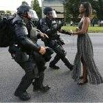 Foto de mulher sendo abordada por tropa de elite se torna símbolo da luta contra o racismo