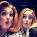Adele chama drag queen que a imita para subir ao palco de seu show