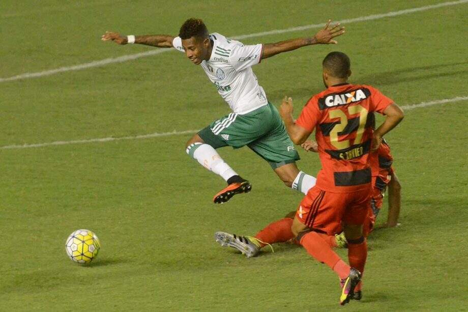 Com zaga lenta, Sport perde por 3 a 1 para o Palmeiras