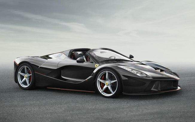 Nova Ferrari conversível é revelada antes da apresentação no Salão de Paris