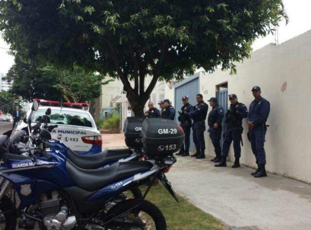 Guardas municipais reagem à mudança na escala de plantão e não descartam greve