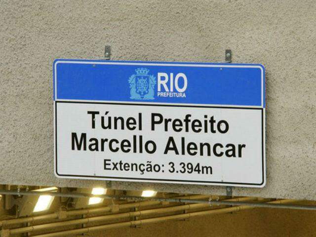 Placa de obra é inaugurada com erro ortográfico no Rio