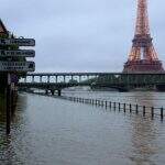 Cheia do Rio Sena evacua moradores e ameaça museus de Paris