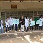 Cerca de 300 estudantes e professores ‘abraçam HU’ e denunciam situação do hospital ao MPF