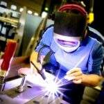 Indústria empregou 8,8 milhões de pessoas em 2014, diz IBGE