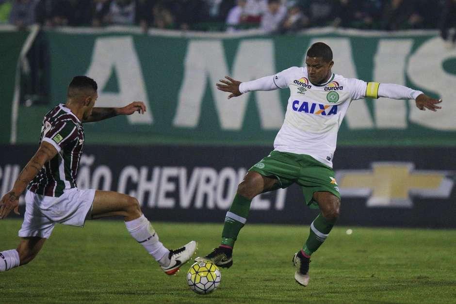 Chapecoense e Flu ficam no empate sem gols na Arena Condá