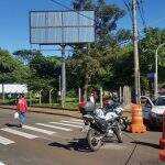 Trânsito é interditado na Fernando Correa para terminar obra em córrego
