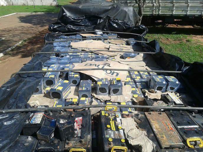 PMA apreende caminhão transportando 553 baterias veicular ilegalmente