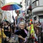 Manifestação por direitos de transexuais é dispersa com bombas na Turquia