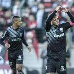 Rafael Moura marca, e Figueirense bate o Flamengo em casa