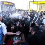Manifestantes tentam subir rampa do Planalto e PM reage com gás de pimenta