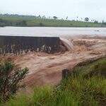 Equipe da Defesa Civil analisa estrago provocado por rompimento de barragem