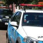 Condutor se distrai, bate em carro parado e capota veículo na Vila Planalto