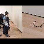 Dupla “esquece” óculos em chão de museu e visitantes pensam que é obra de arte
