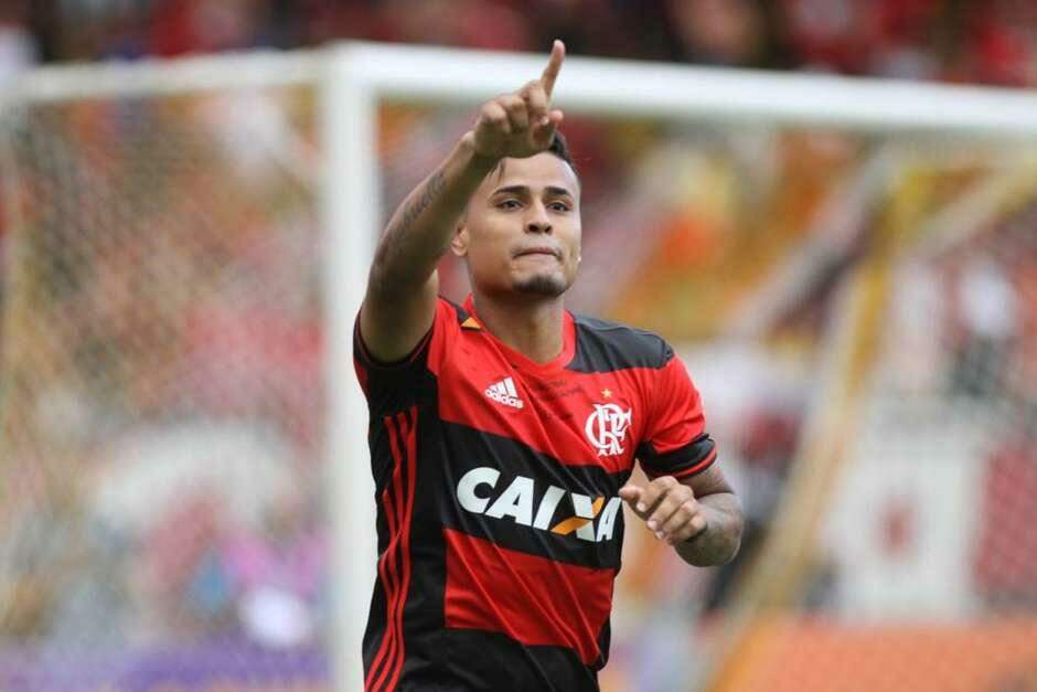 Flamengo estreia no Brasileiro com vitória sobre o Sport