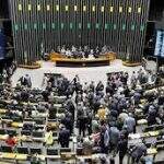 Sessão que debate impeachment de Dilma Rousseff é suspensa mais uma vez