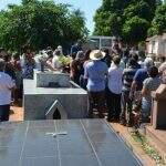 Coxim acompanha funeral de professora que morreu em festa do Dia das Mães