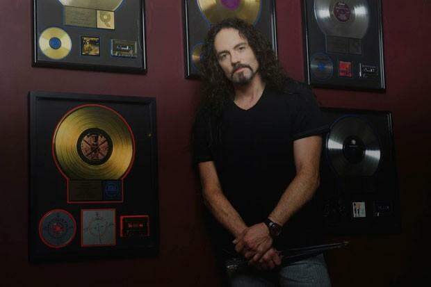 Nick Menza, ex-baterista do Megadeth, morre aos 51 anos, durante show