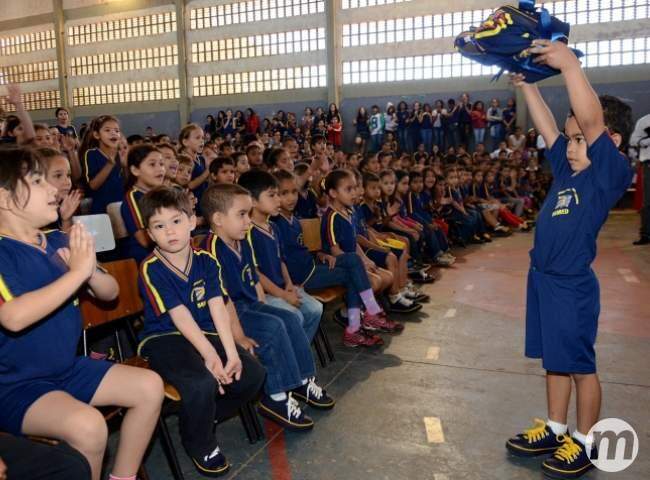 Prefeitura compra primeiras unidades de uniformes escolares a R$ 3,8 milhões