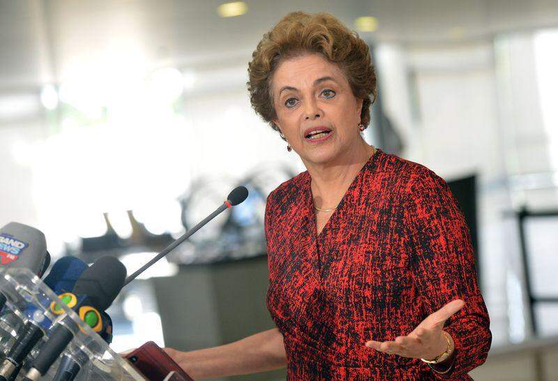 Dilma nega mudanças na política econômica e uso de reservas internacionais
