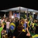 Manifestantes protestam em frente ao STF contra decisão de Teori sobre Lula